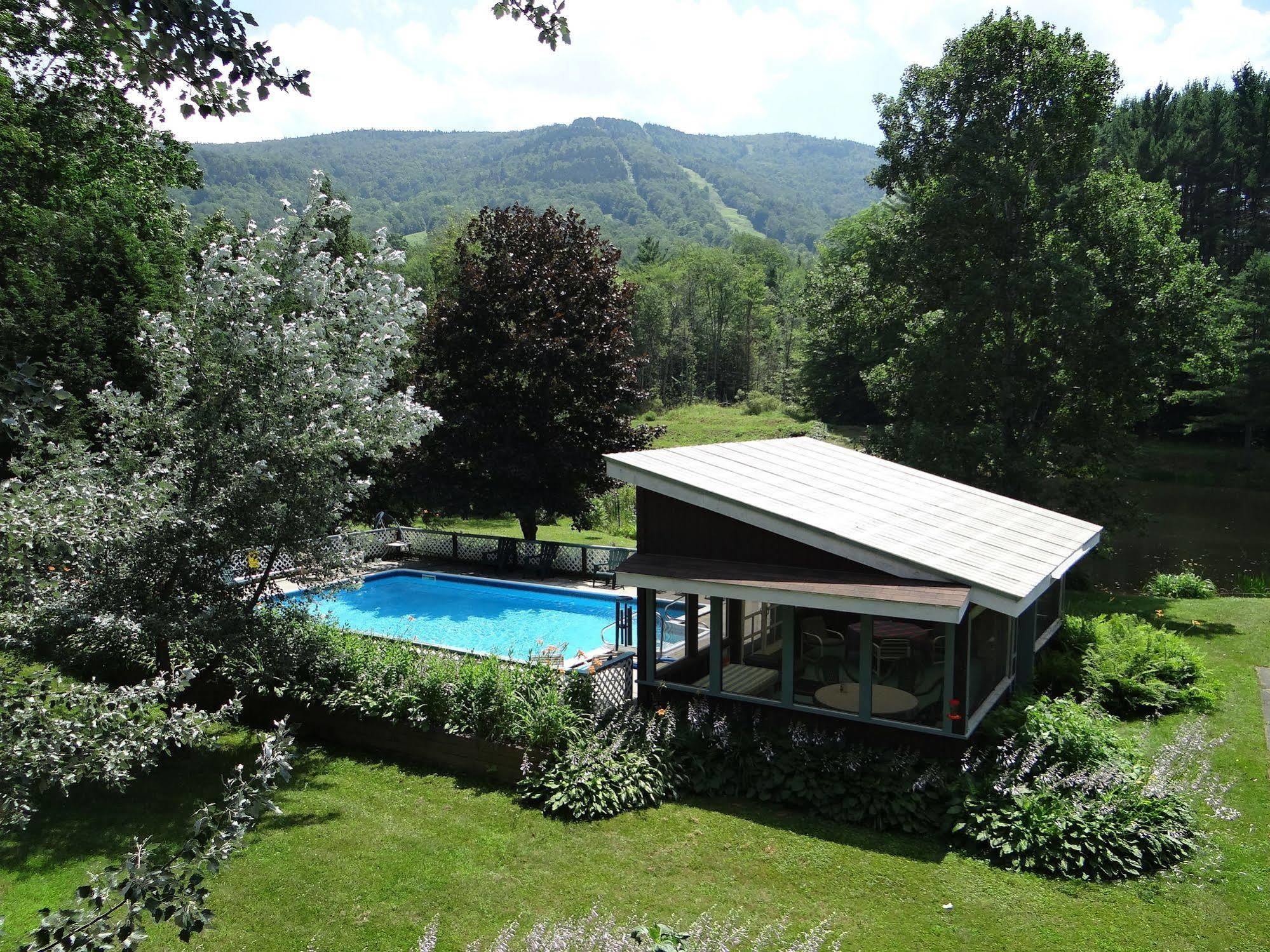 Blue Gentian Lodge At Magic Mountain Londonderry Exterior foto
