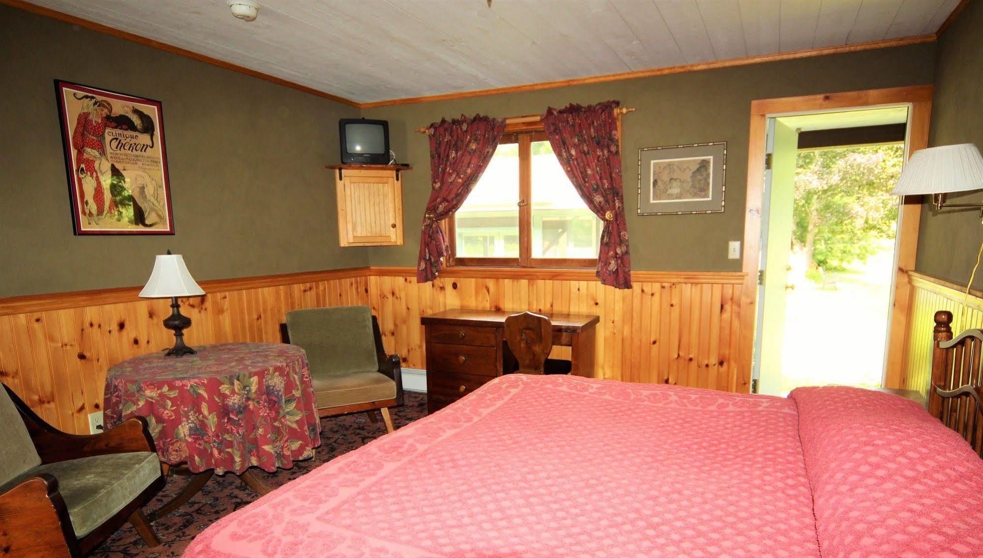 Blue Gentian Lodge At Magic Mountain Londonderry Exterior foto